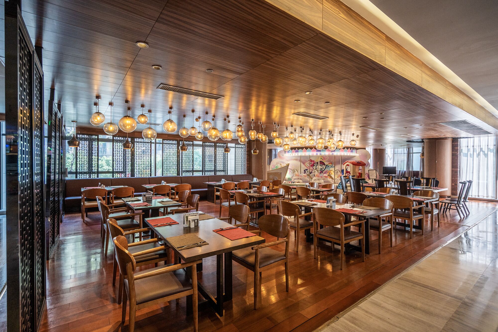 2 restaurants, breakfast, lunch, dinner served; chinese cuisine