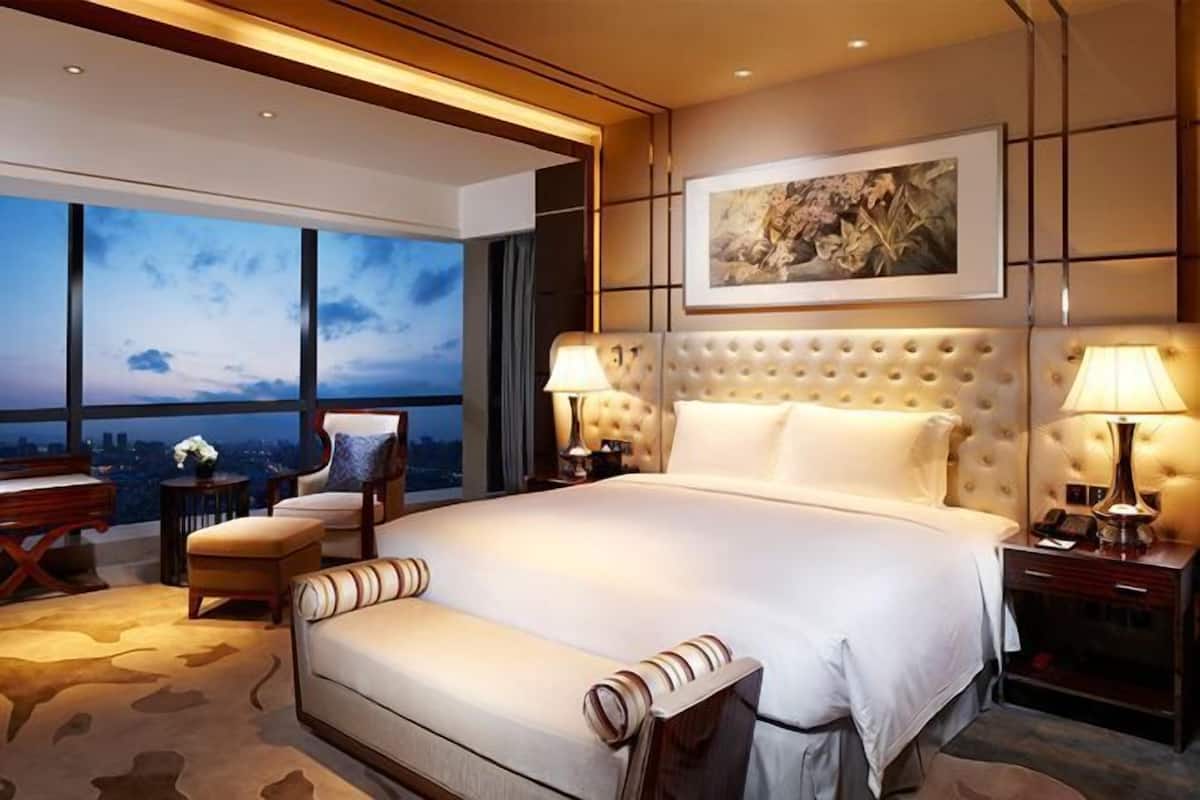 Minibar, in-room safe, blackout drapes, soundproofing
