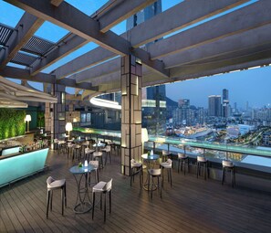 Lounge en el lobby, con mesa a la playa, abre todos los días 