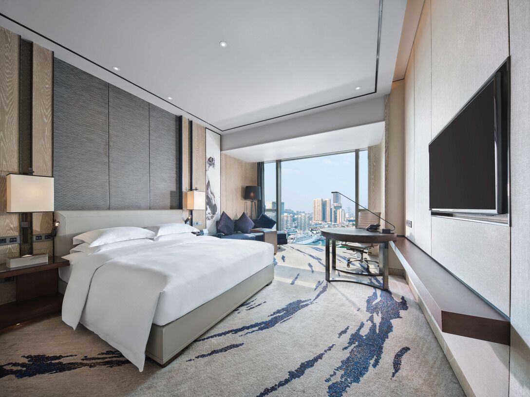 King Guest Room WangHai Wing | Premium bedding, minibar, in-room safe, individually decorated