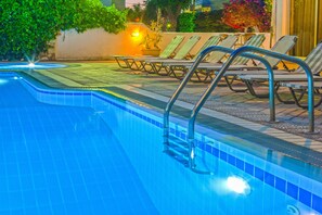 Outdoor pool, sun loungers - Pavlos Hotel (Kos)