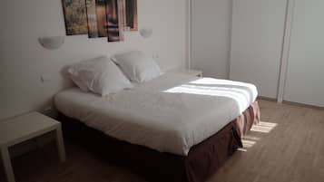 Luxury Apartment, 3 Bedrooms, Mountain View, Mountainside | Premium bedding, memory-foam beds, individually decorated