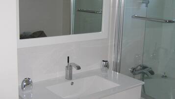 Apartment (Type 2) | Bathroom | Free toiletries, hair dryer, bathrobes, slippers