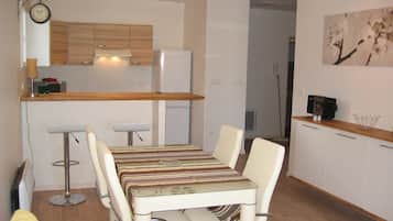 Apartment (Type 2) | Private kitchen | Full-sized fridge, microwave, oven, stovetop
