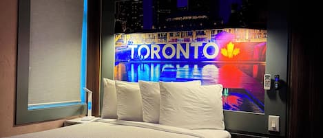 Tabla de planchar con plancha, wifi gratis, ropa de cama y despertador