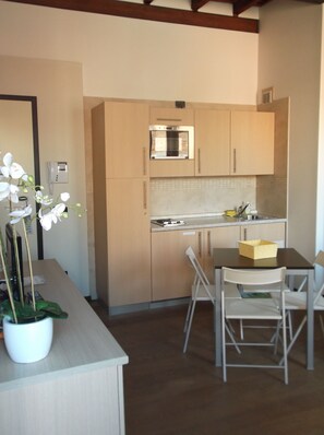 Double Room, 1 Double Bed | Private kitchen