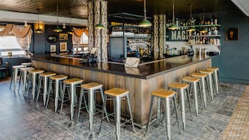 2 restaurantes; se sirve desayuno, almuerzo, cena y brunch