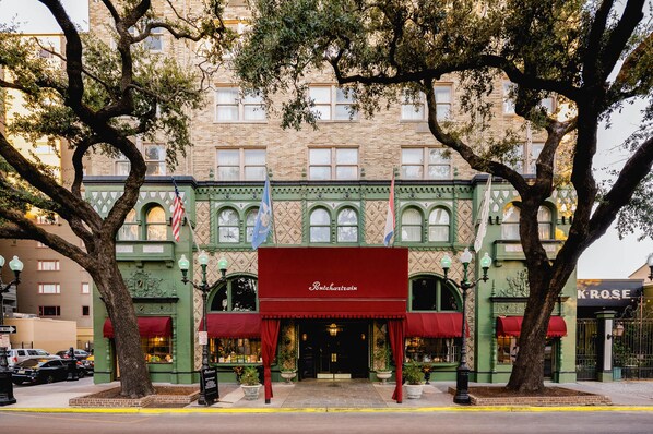 Vista frontal de la propiedad