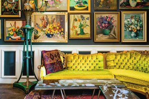 A room with a green sofa, a glass coffee table, and a green floor lamp. - The Pontchartrain Hotel (New Orleans)