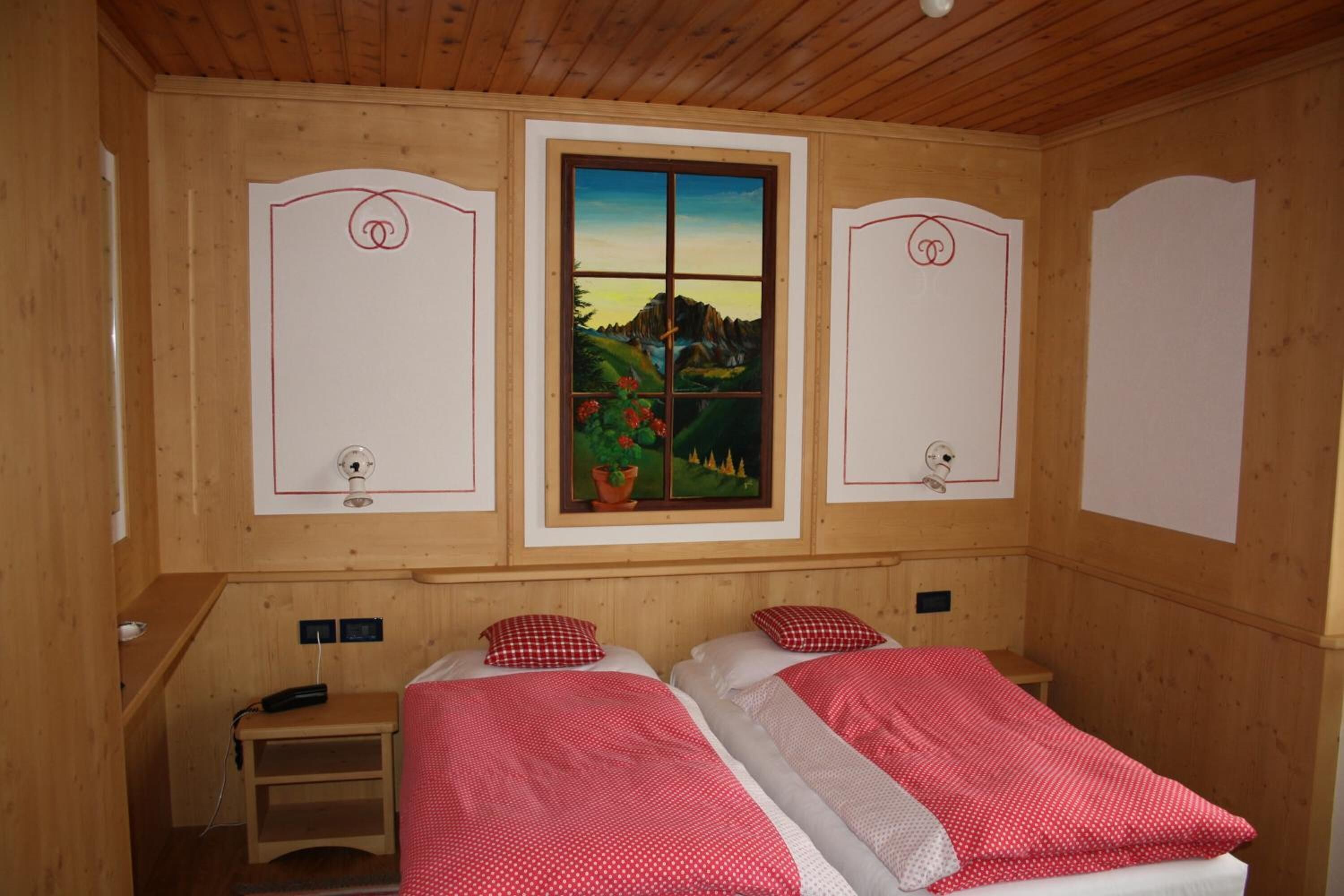 Daunenbettdecken, Zimmersafe, Schreibtisch