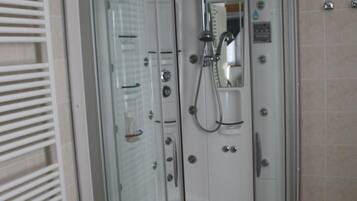 Shower, free toiletries, hair dryer, bidet