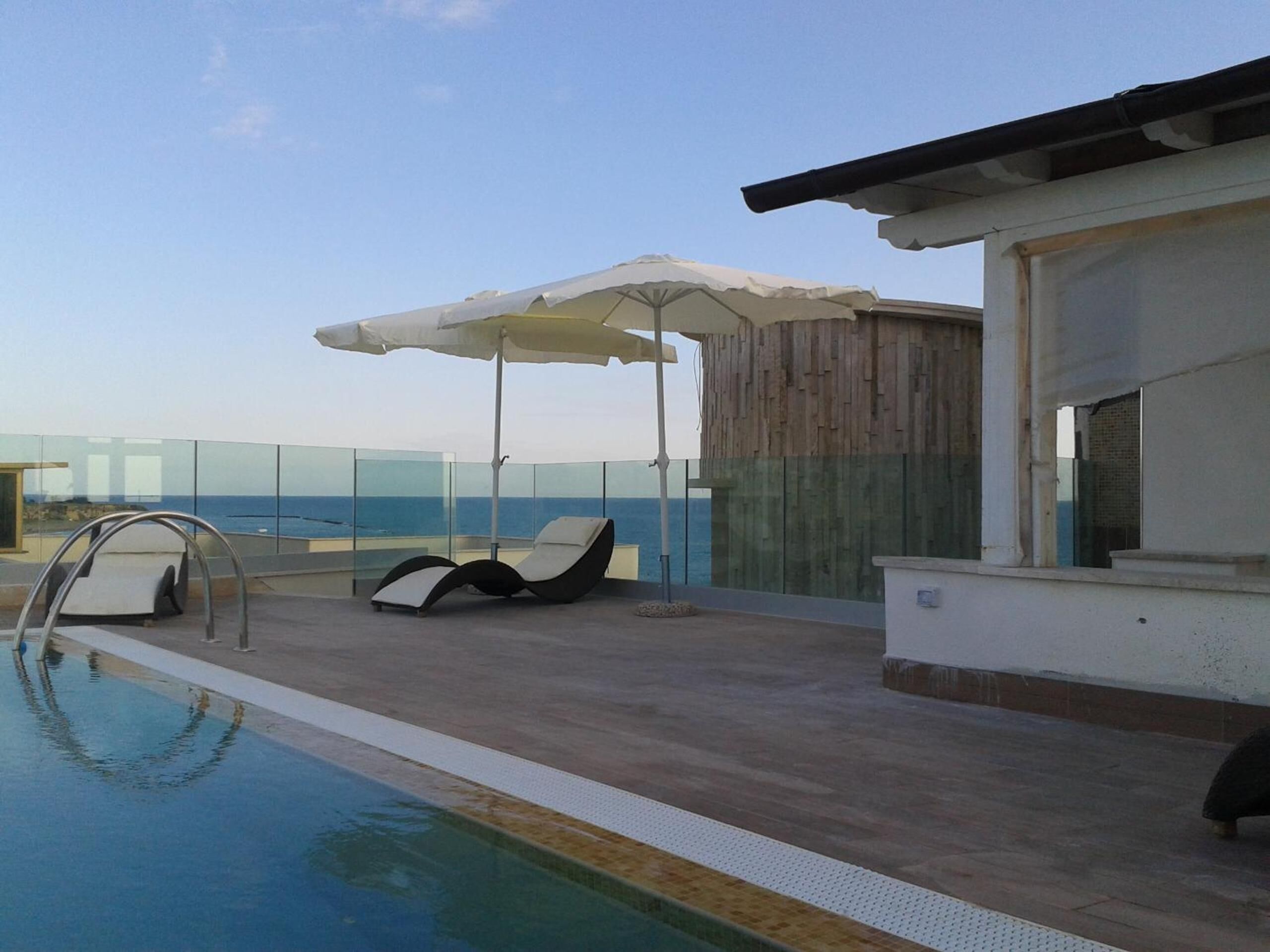 outdoor pool, a rooftop pool