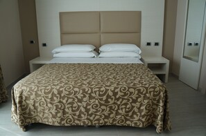 Superior-Doppelzimmer, Meerblick | Minibar, Zimmersafe, Schreibtisch, kostenloses WLAN