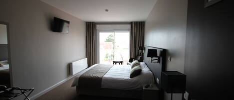 Minibar, desk, soundproofing, free cribs/infant beds