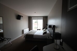Minibar, desk, soundproofing, free cribs/infant beds