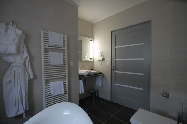 Deep soaking tub, hair dryer, bathrobes, towels