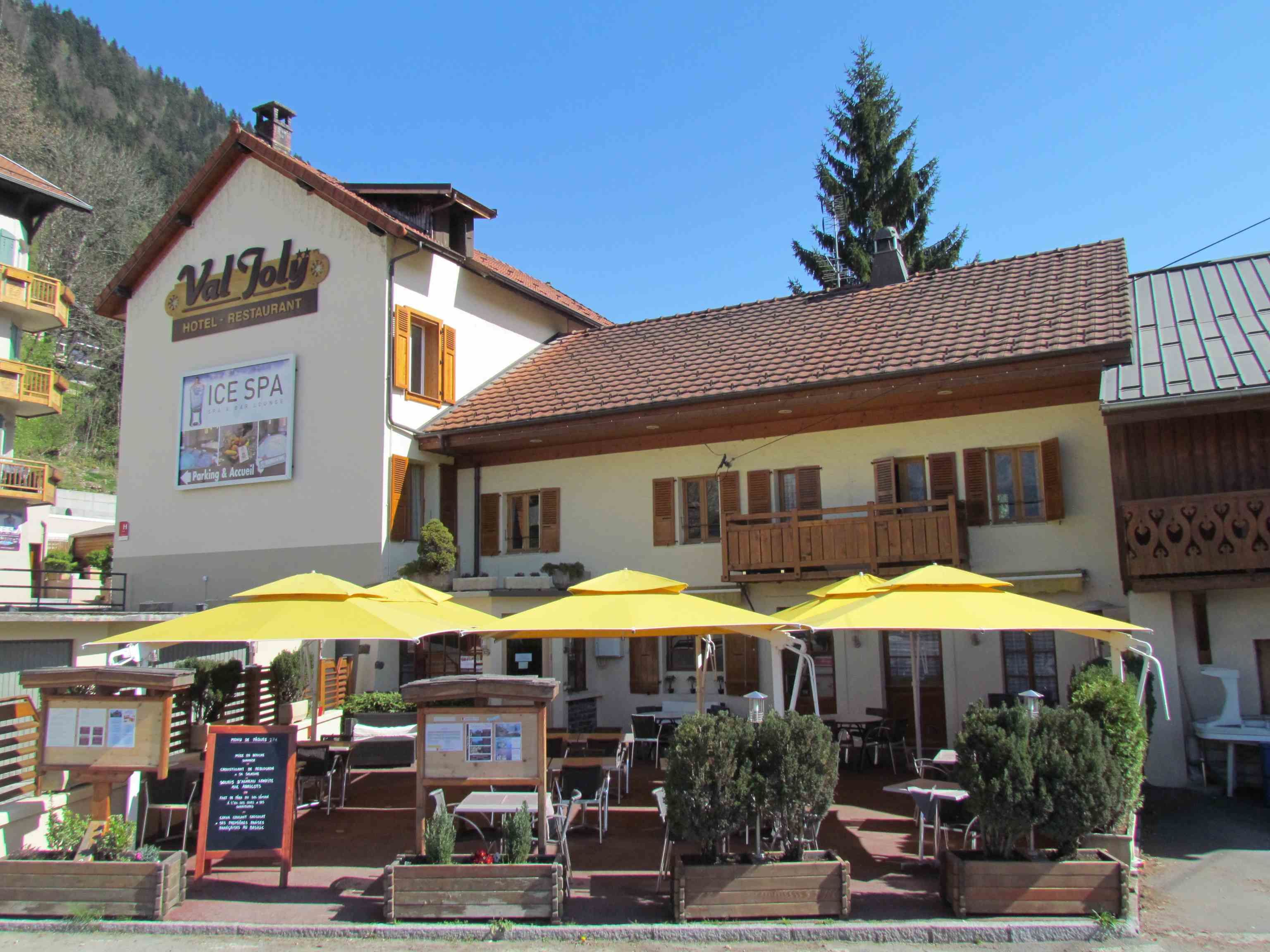 breakfast and dinner served, french cuisine