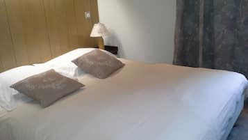 Ropa de cama de alta calidad y escritorio