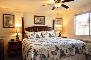 Suite | 1 bedroom, hypo-allergenic bedding, pillowtop beds, in-room safe