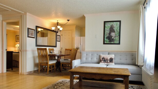 Unclassified image, 1 of 125, button - Yellowstone Gateway Inn (Gardiner)