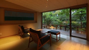 Japanese Modern Room with Terrace | Garden view