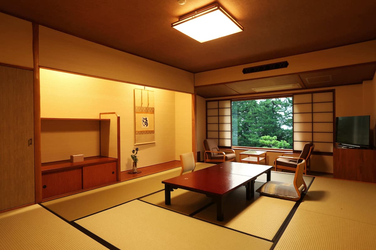 Japanese-Style Room (10 tatami mats)