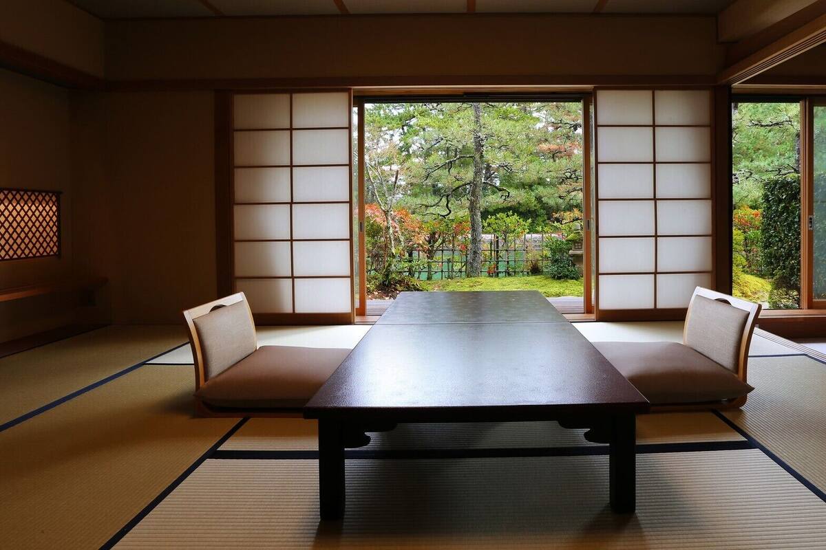 お食事 | 朝食、ランチ、ディナーに営業
