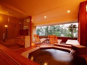 Separate bathtub and shower, deep-soaking bathtub, free toiletries - Monjusou (Miyazu)