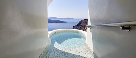 Bathtub spa indoor