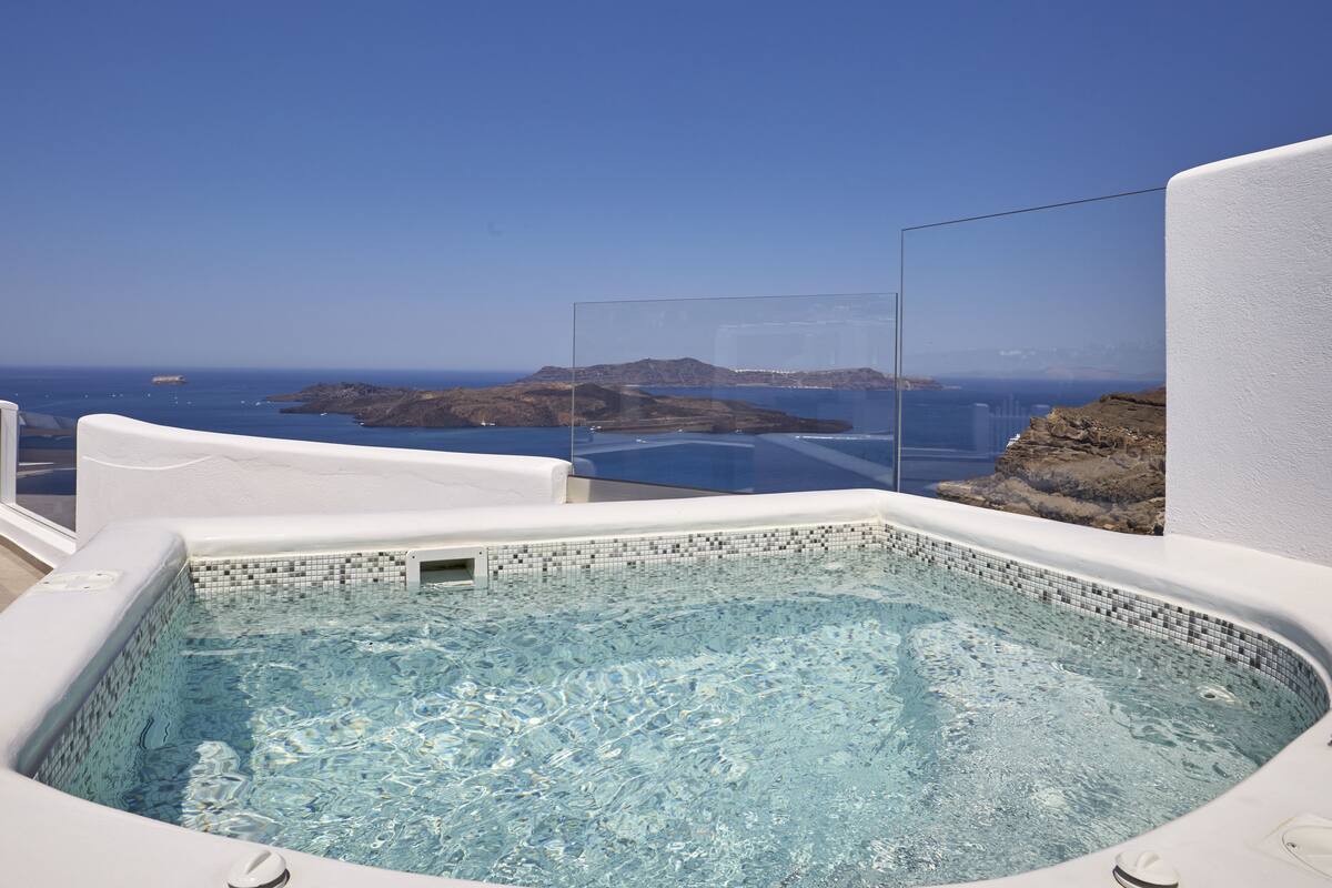 別墅, 多張床, 按摩浴缸, 海景 (Saphire - Private Heated Pool) | 客房內保險箱、書桌、遮光布/窗簾、隔音