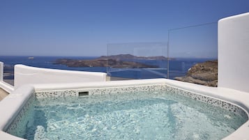 Villa, Mehrere Betten, Whirlpool, Meerblick (Saphire - Private Heated Pool) | 2 Schlafzimmer, Zimmersafe, individuell dekoriert