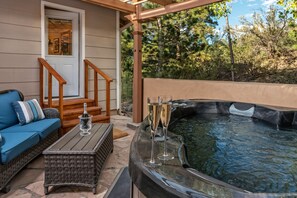 Luxury King with Hot Tub | Terrass/Patio