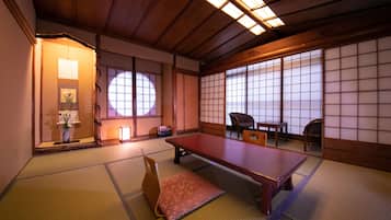 Chambre Classique, non-fumeurs, salle de bains privée (Japanese Style, 1-3 Guests) | Couette en duvet d'oie, Wi-Fi gratuit