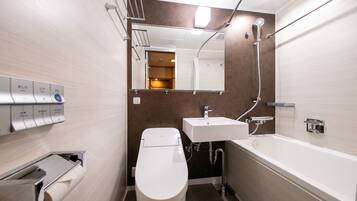 Milieuvriendelijke toiletartikelen, een haardroger, pantoffels