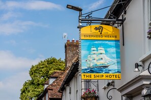 Exterior - The Ship Hotel (New Romney)