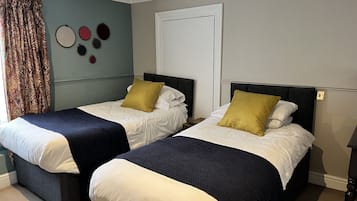 Zweibettzimmer, mit Bad | Badezimmer