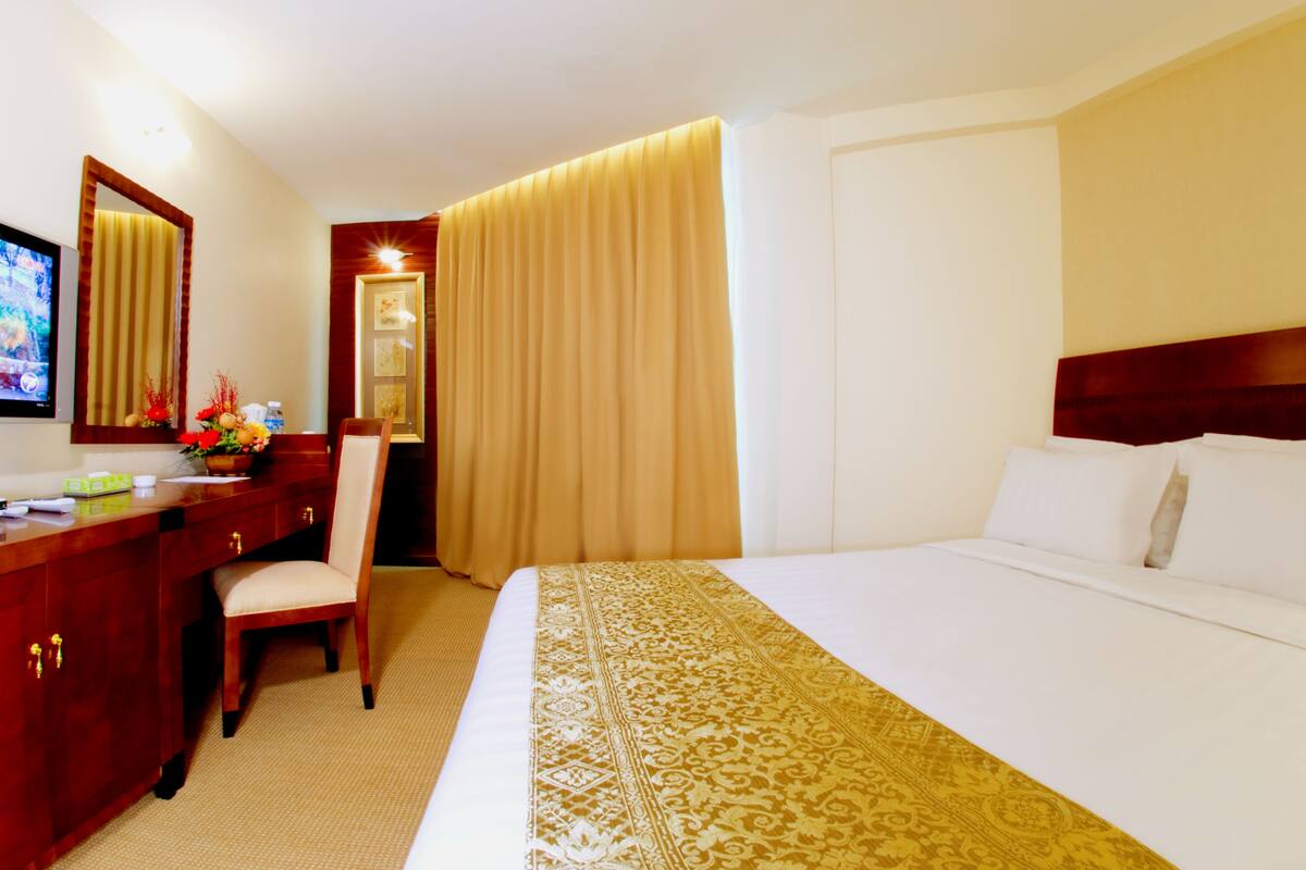 Standard Room | In-room safe, desk, iron/ironing board, free WiFi