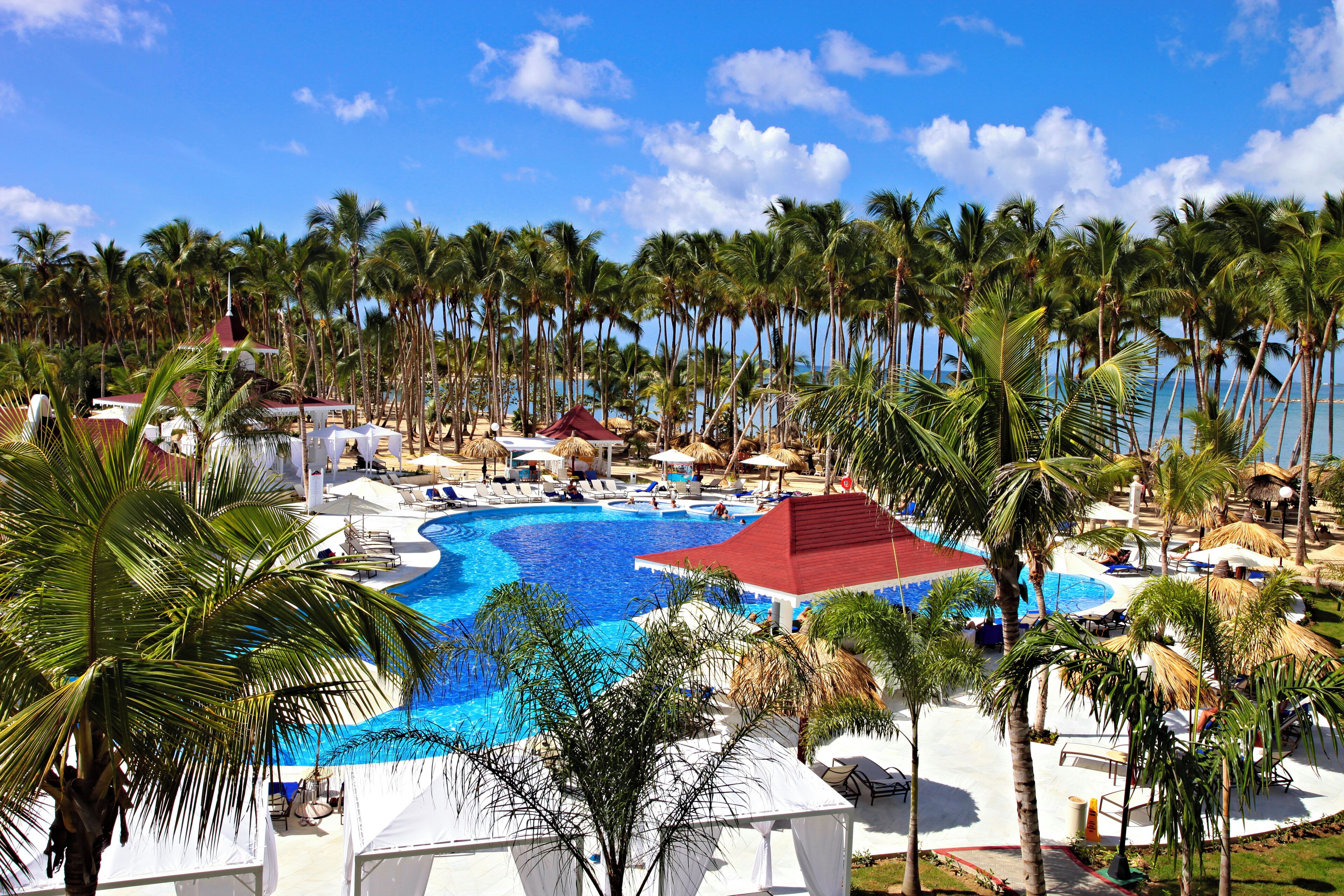 2 outdoor pools, pool umbrellas, sun loungers