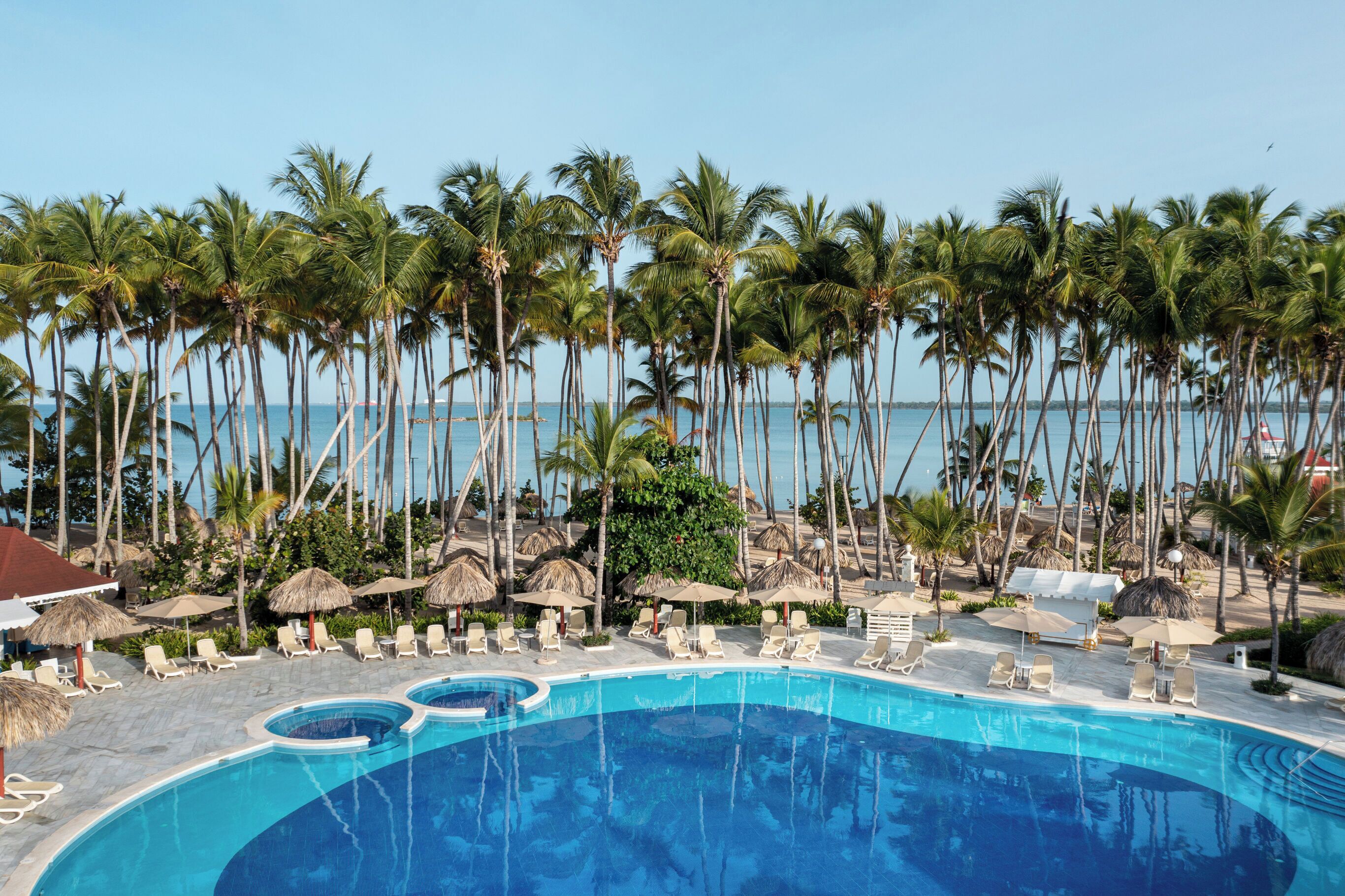2 outdoor pools, pool umbrellas, sun loungers