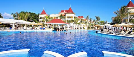 2 outdoor pools, pool umbrellas, pool loungers
