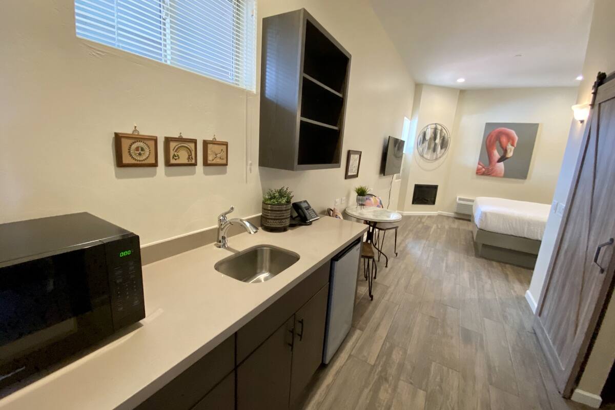 room, 1 king bed, fireplace, ground floor | 1 bedroom, individually decorated, individually furnished