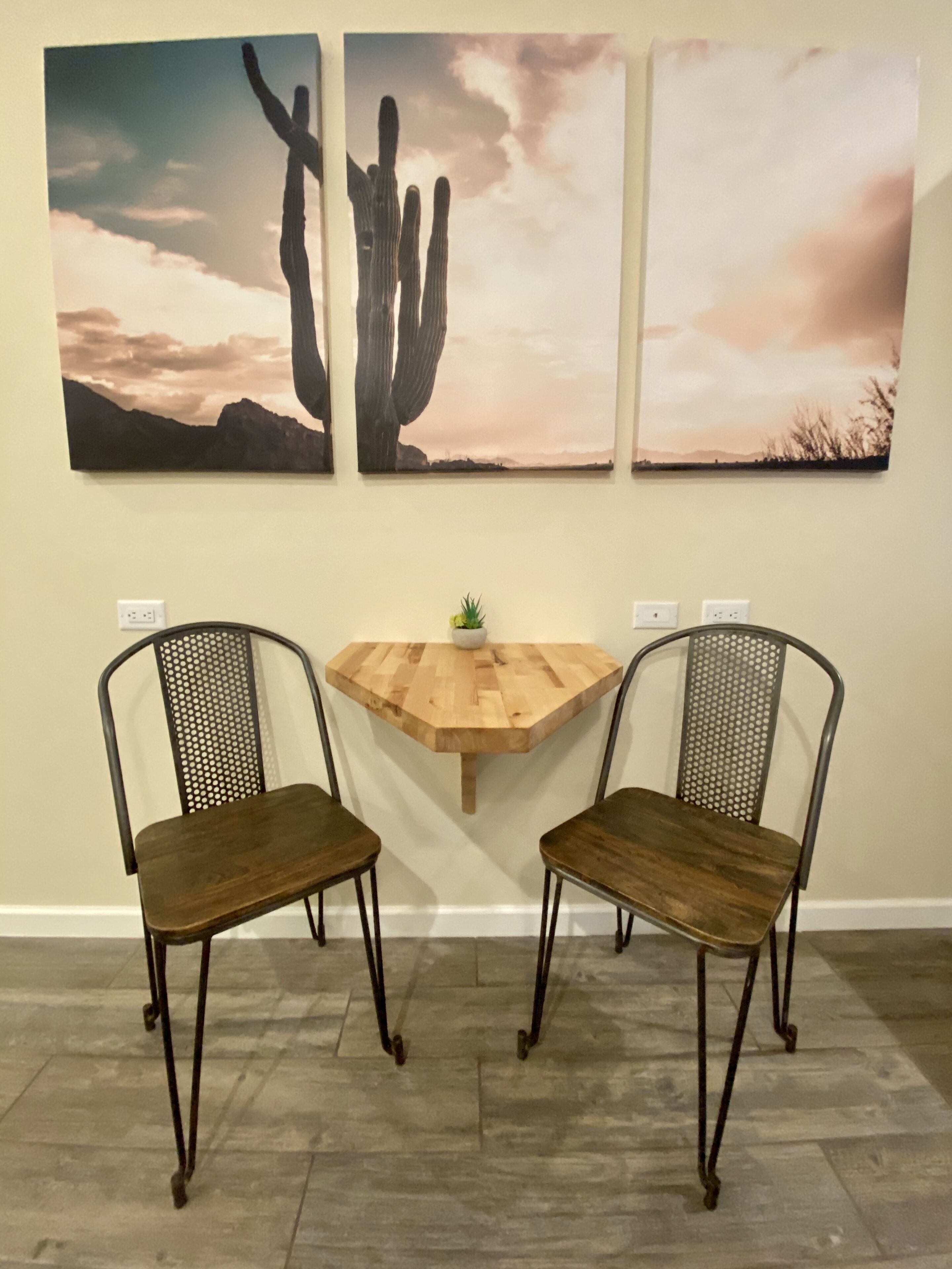 room, 1 king bed, fireplace, ground floor | in-room dining