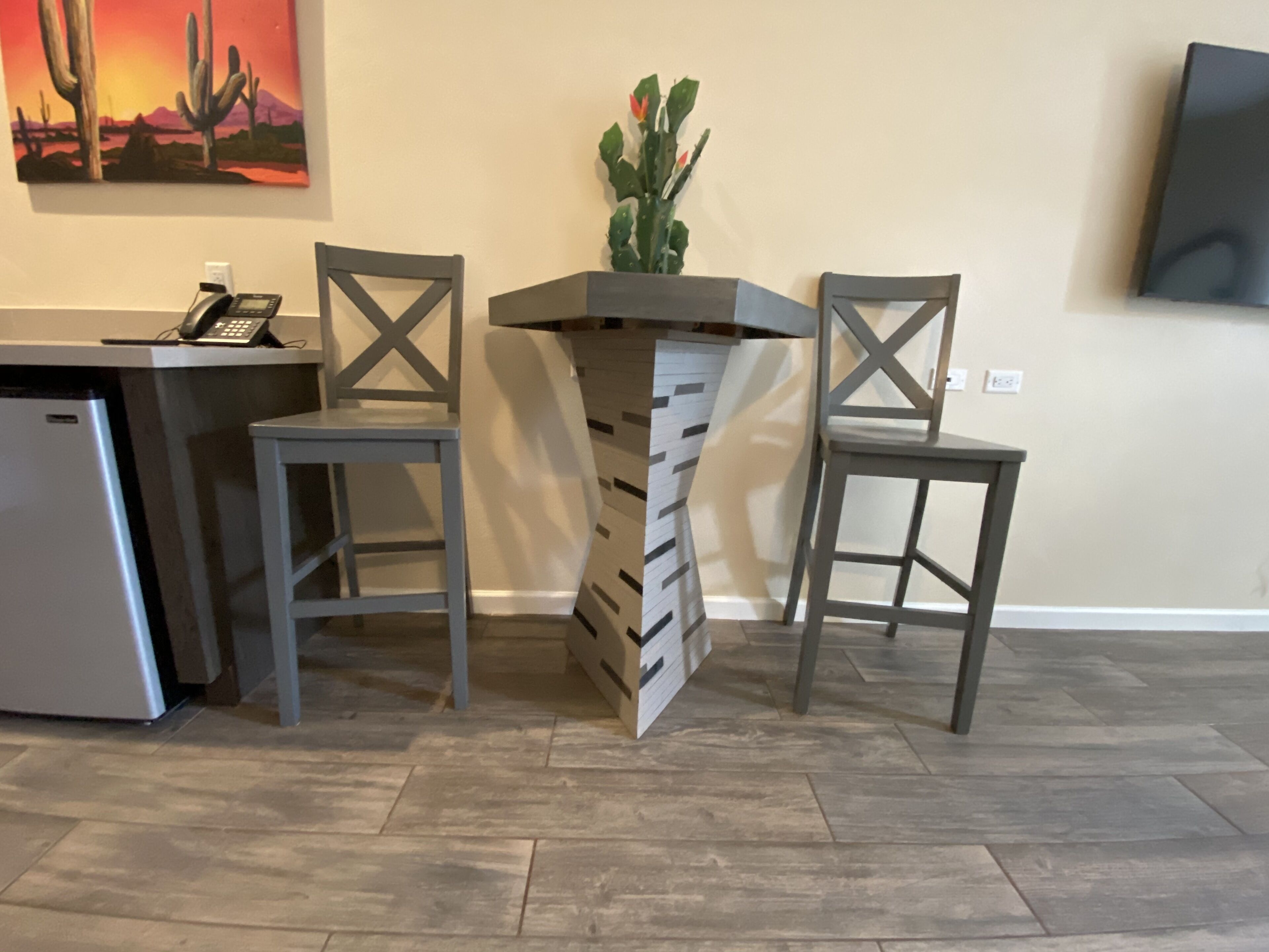 deluxe room, 1 king bed, fireplace, mountain view | in-room dining