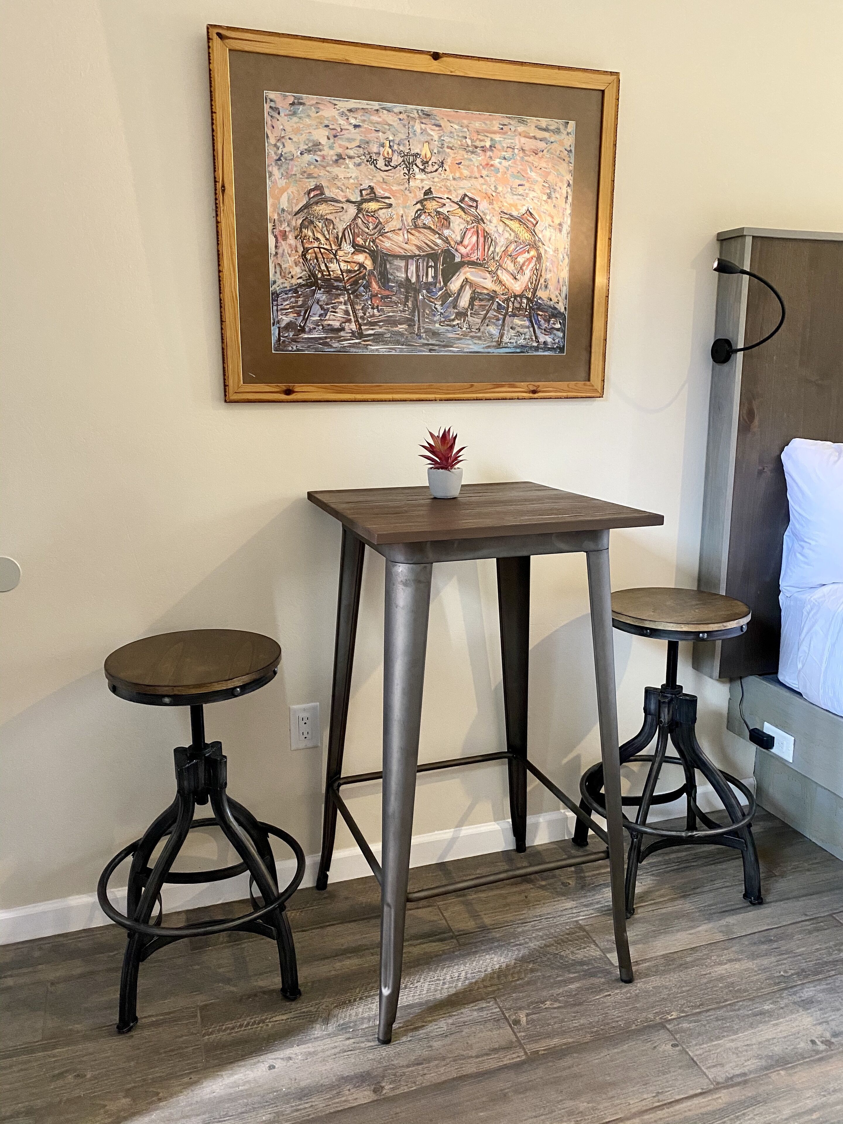 room, 1 king bed, courtyard area | in-room dining