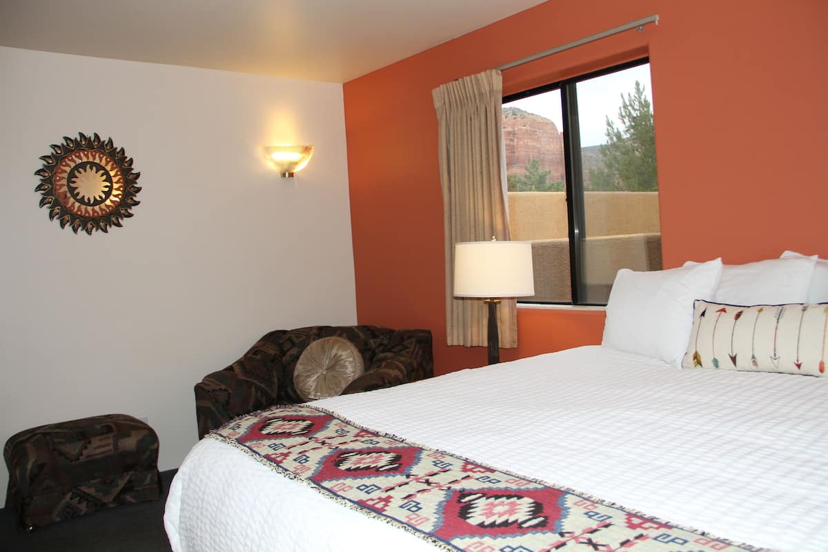 Classic-Suite, 1 King-Bett, Kamin | Bügeleisen/Bügelbrett, kostenloses WLAN, individuell dekoriert