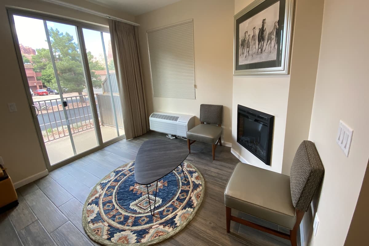 Superior-Suite, 1 King-Bett und Schlafsofa, Balkon, Bergblick | Zimmerausstattung
