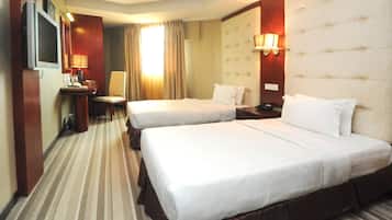 Deluxe Room | In-room safe, desk, soundproofing, iron/ironing board