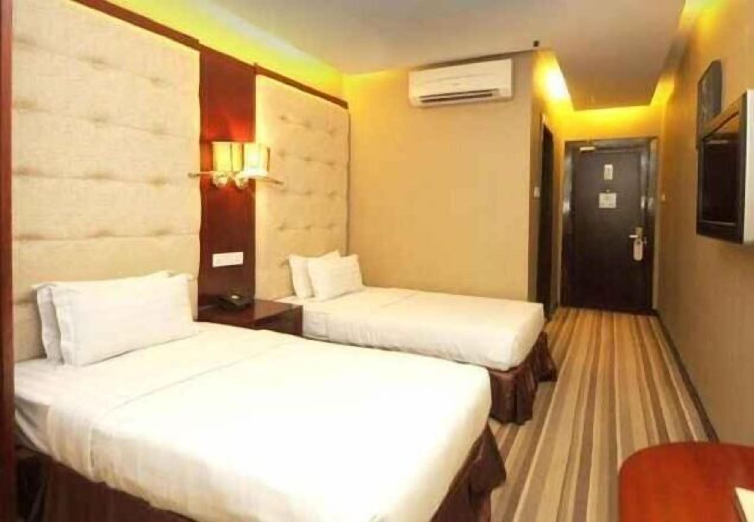 Safe på rommet, skrivebord, lydisolert og strykejern/-brett