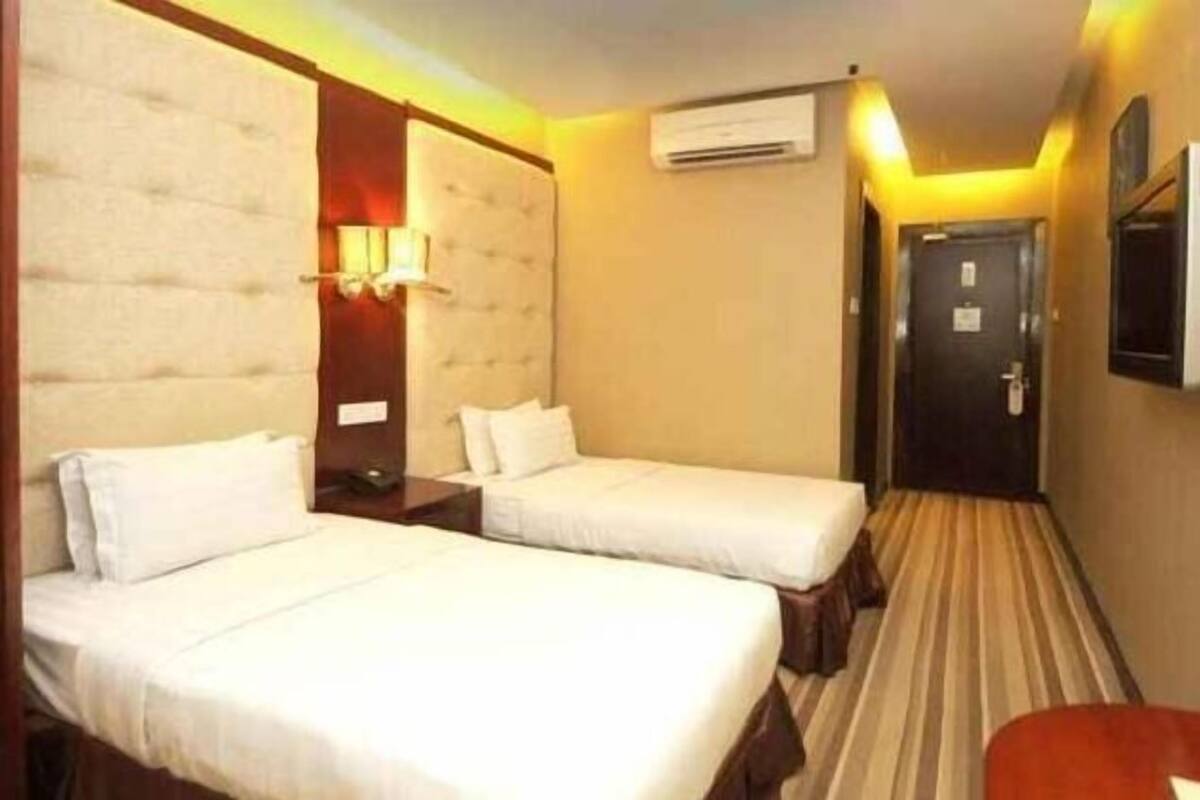 Safe på rommet, skrivebord, lydisolert og strykejern/-brett