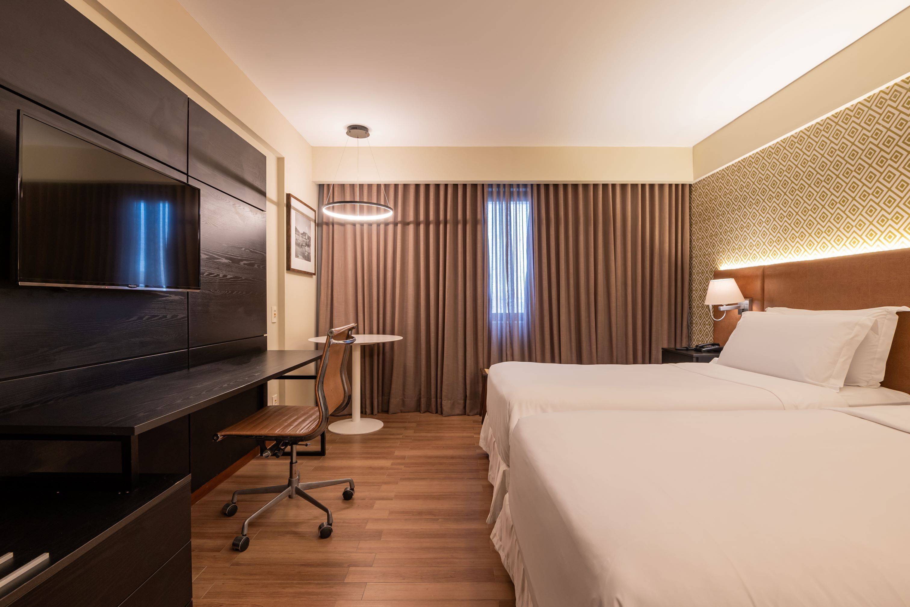 premier single room | 1 bedroom, pillow-top beds, minibar, in-room safe